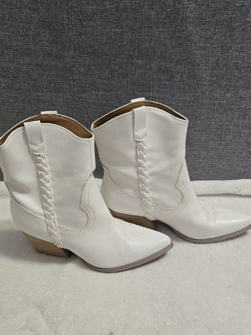 White Western Braided Mid-Calf Boots - Women's Fashion Boots Size 8 - Picture 2 of 6